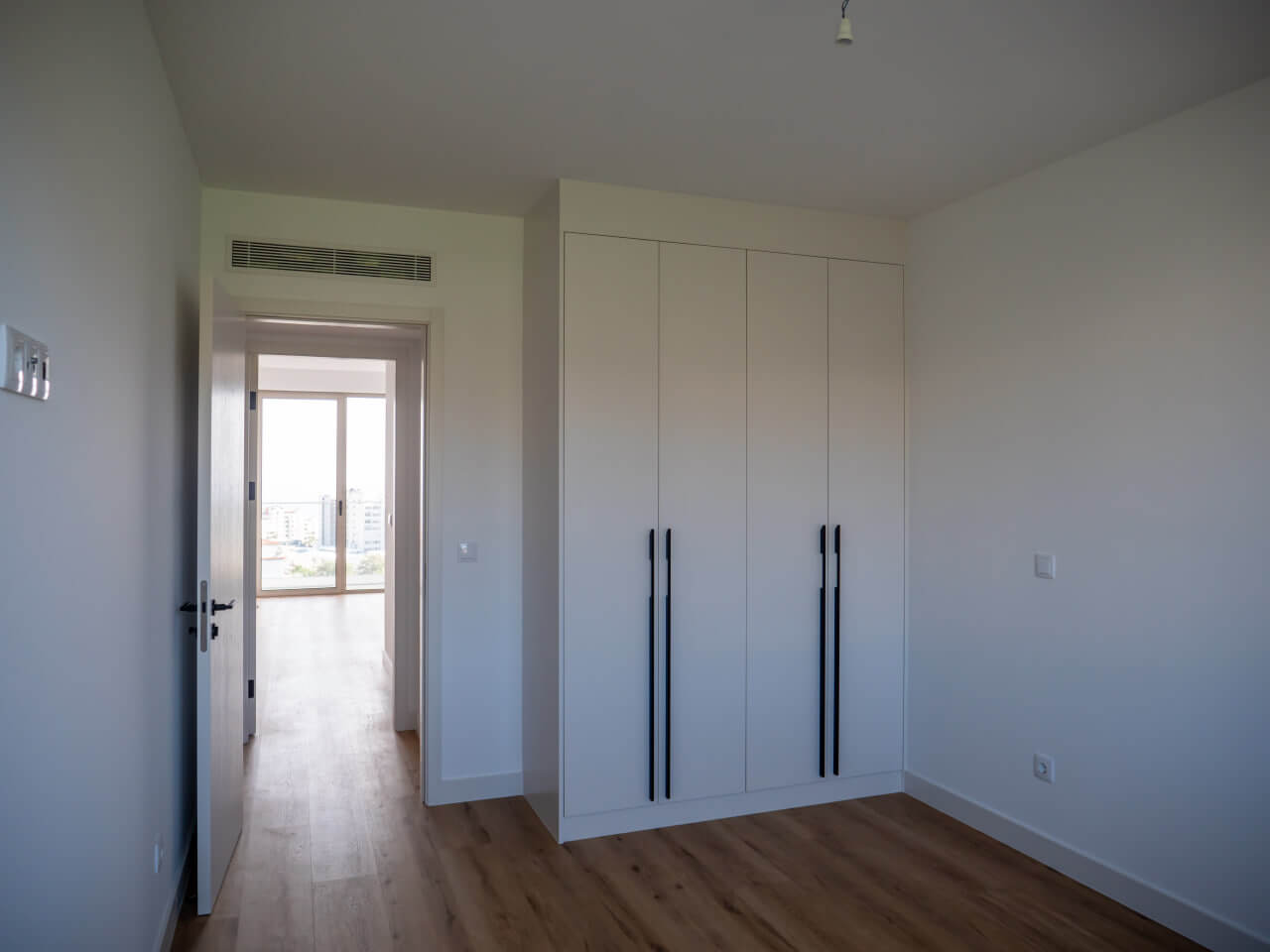 Breathtaking Three-Bedroom Apartment in Funchal Offering Ocean Views