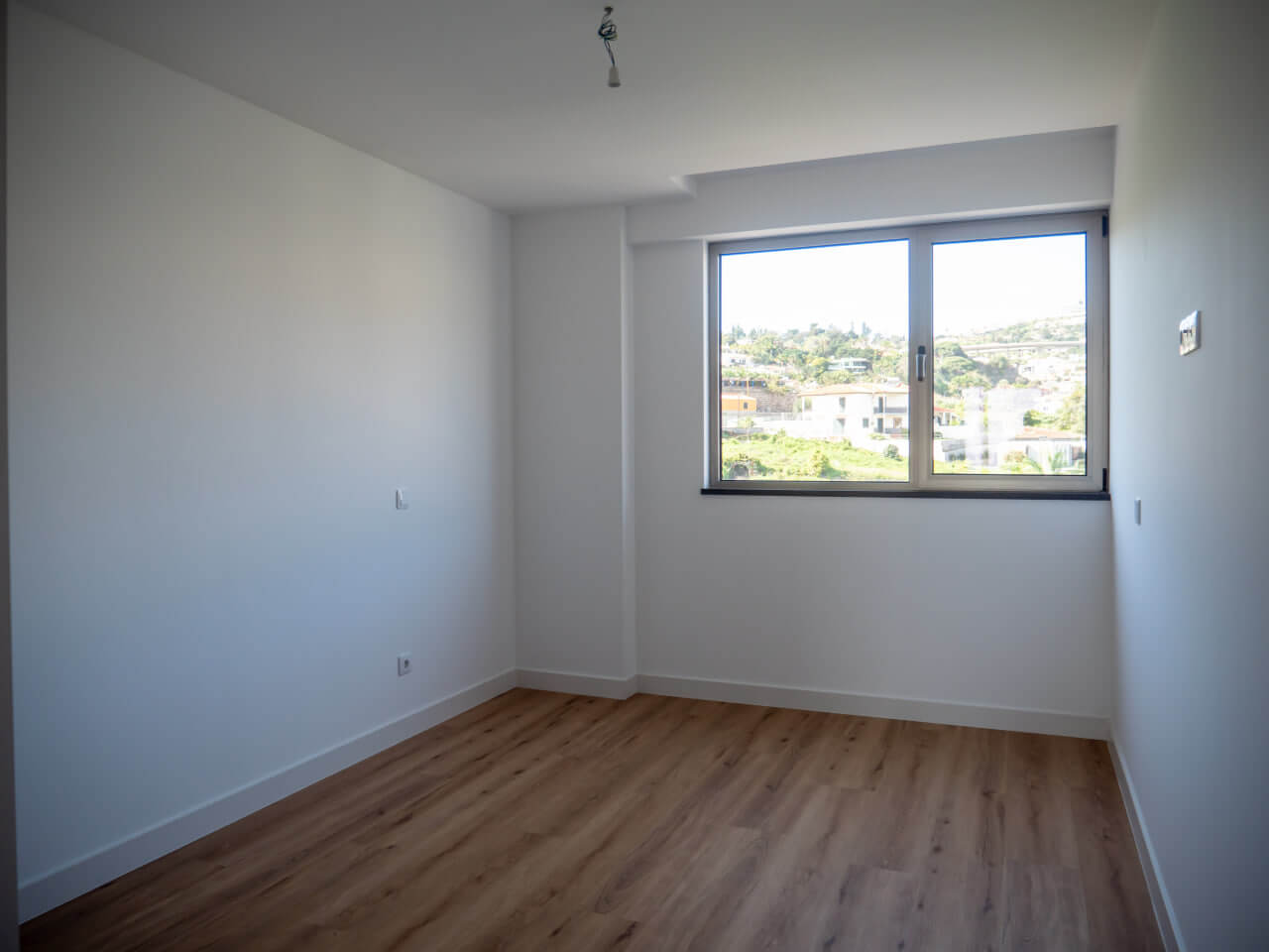 Breathtaking Three-Bedroom Apartment in Funchal Offering Ocean Views