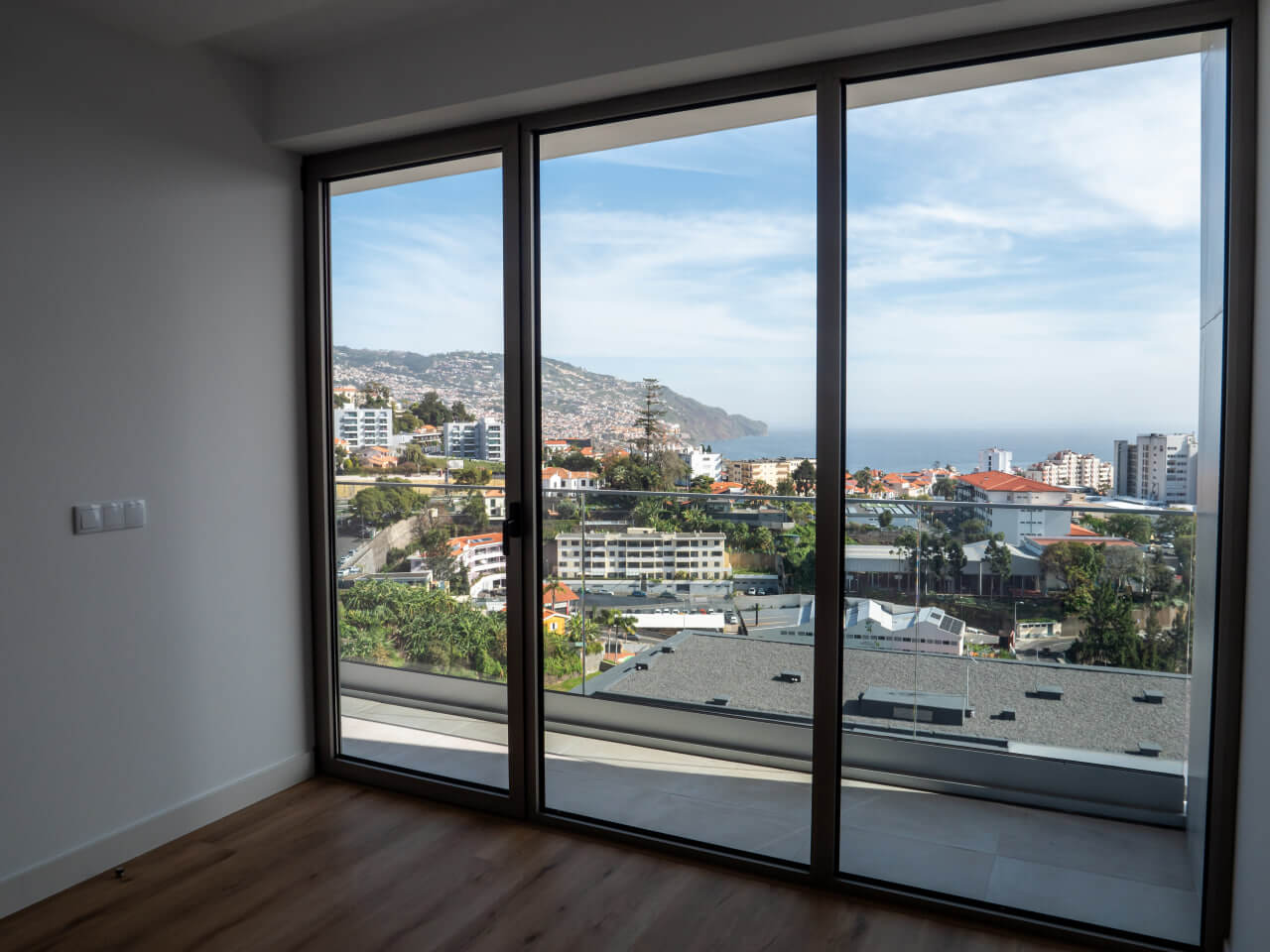 Breathtaking Three-Bedroom Apartment in Funchal Offering Ocean Views