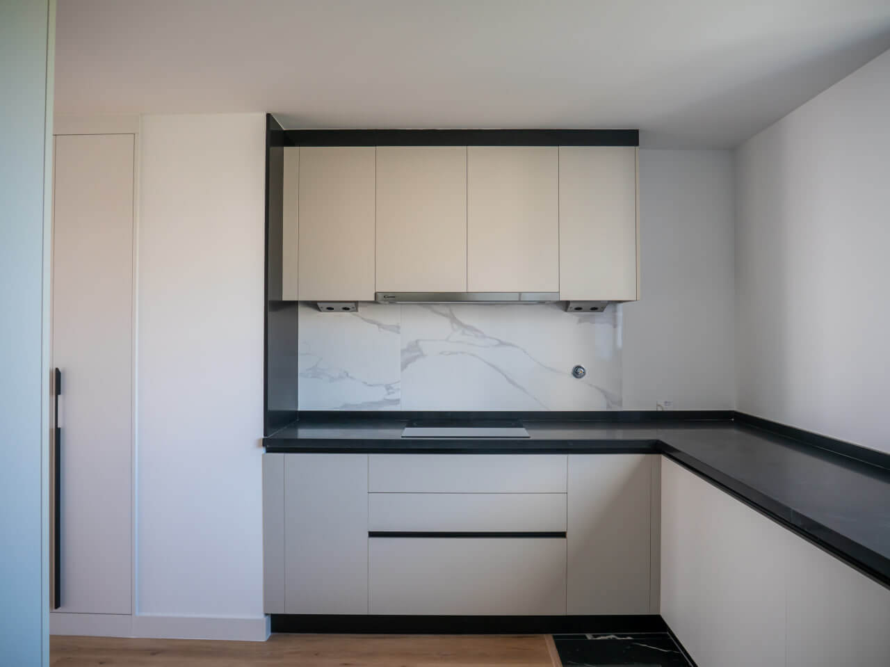 Breathtaking Three-Bedroom Apartment in Funchal Offering Ocean Views