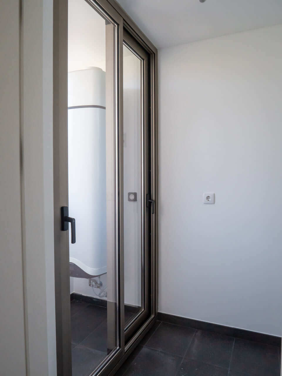 Breathtaking Three-Bedroom Apartment in Funchal Offering Ocean Views