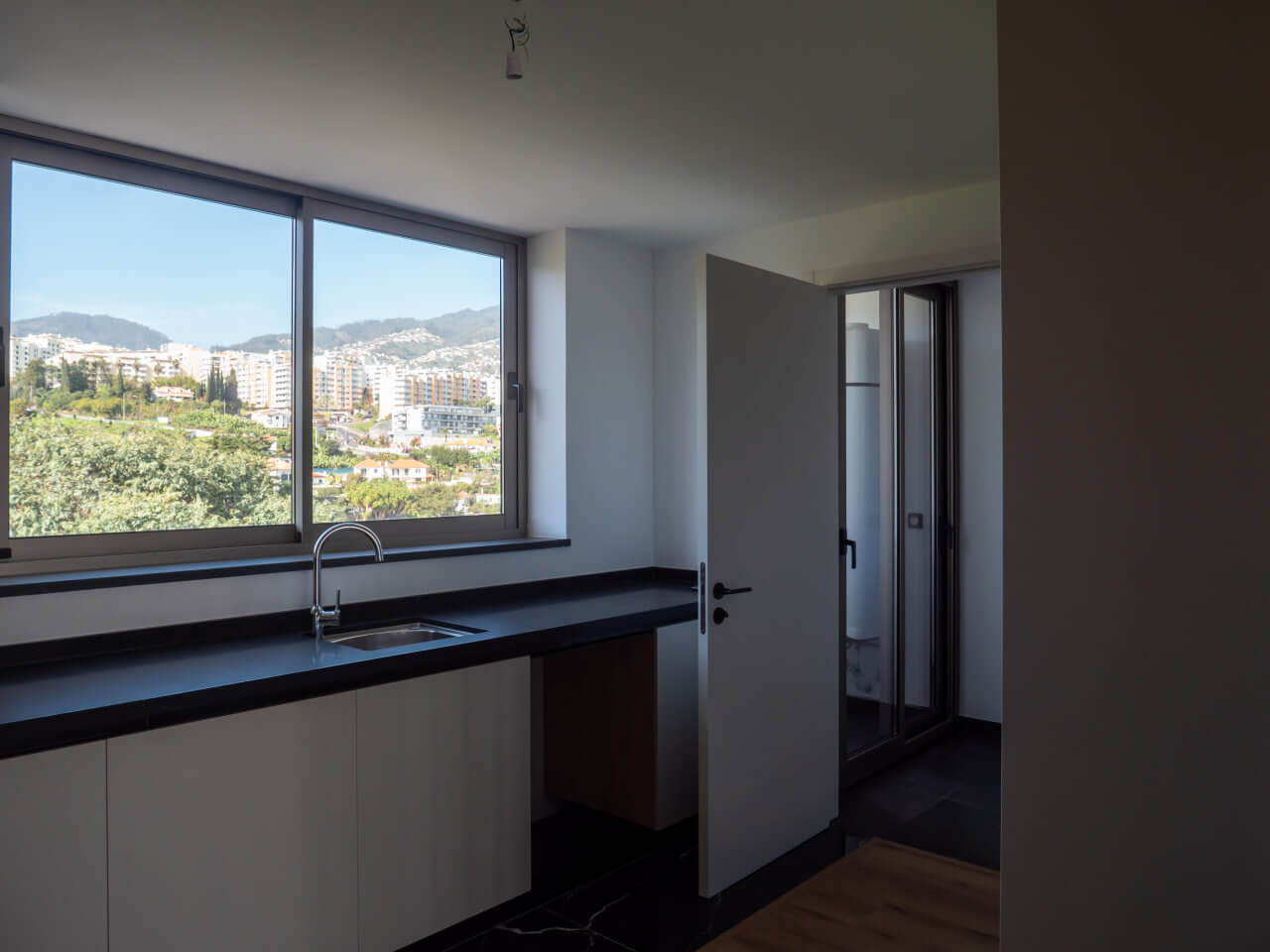 Breathtaking Three-Bedroom Apartment in Funchal Offering Ocean Views