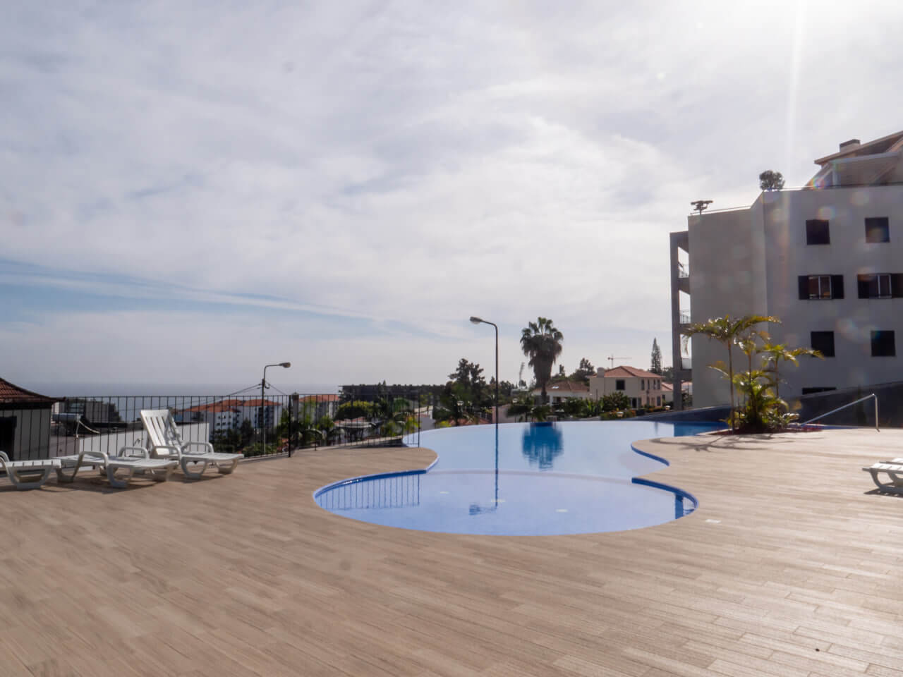 Breathtaking Three-Bedroom Apartment in Funchal Offering Ocean Views