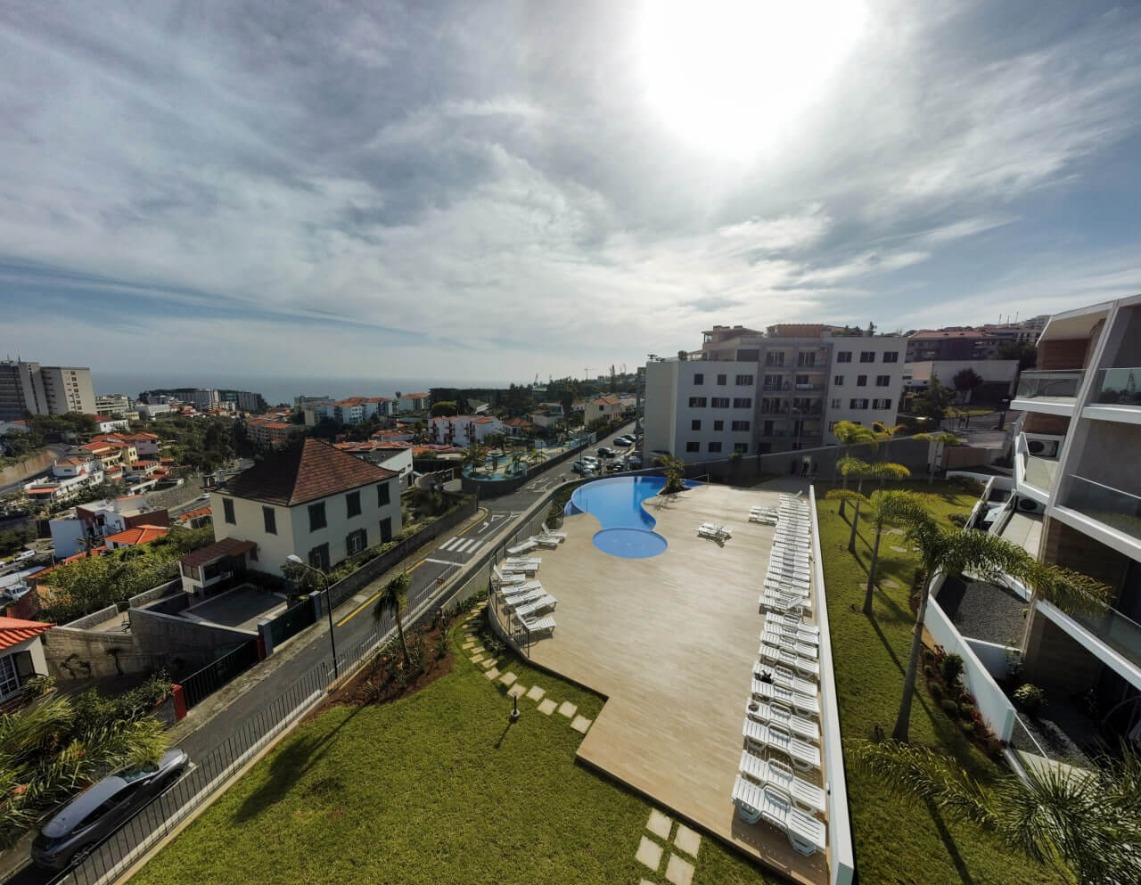 Breathtaking Three-Bedroom Apartment in Funchal Offering Ocean Views