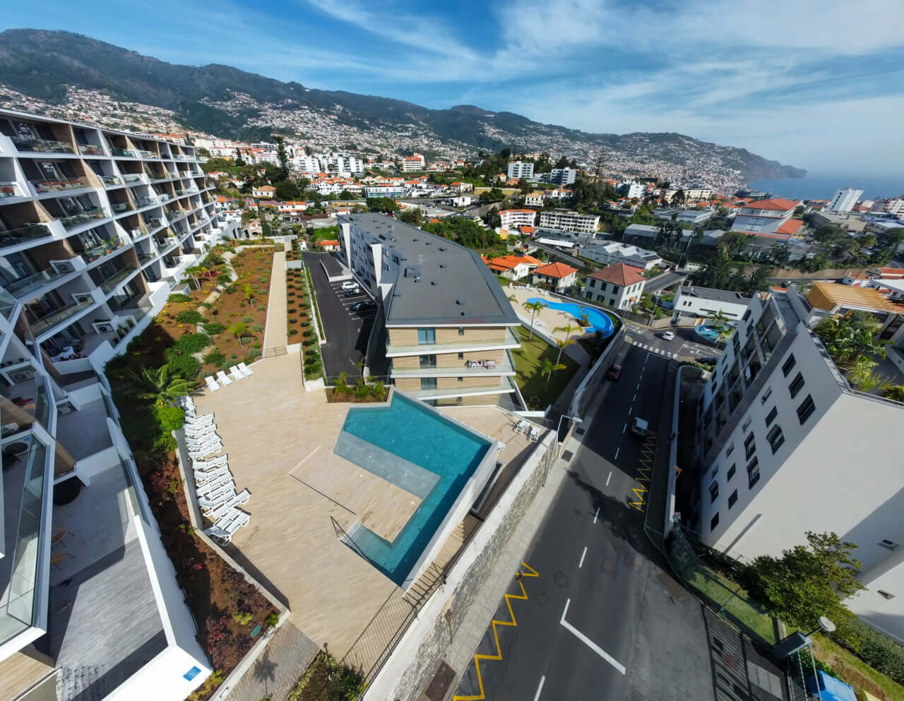 Breathtaking Three-Bedroom Apartment in Funchal Offering Ocean Views