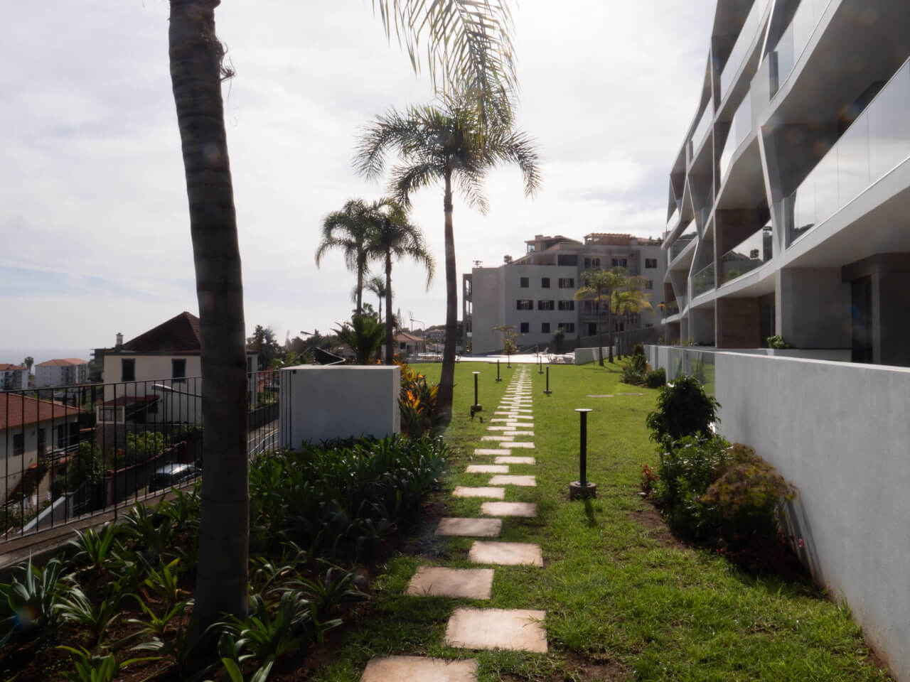 Breathtaking Three-Bedroom Apartment in Funchal Offering Ocean Views