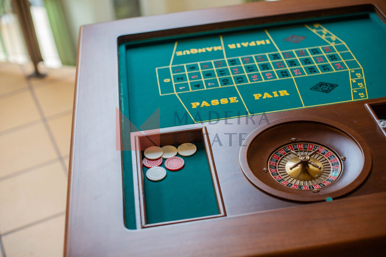Roulette game in a luxury villa for rent in Madeira
