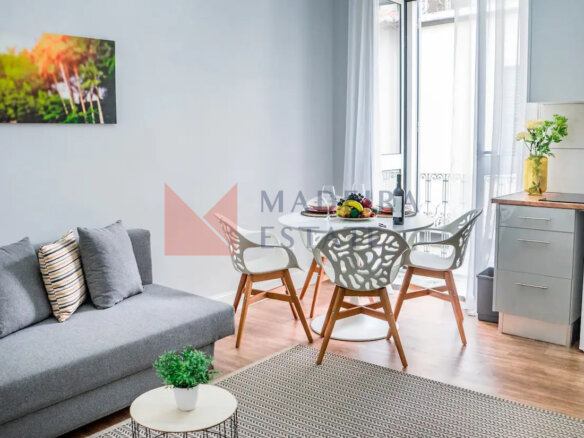 Cozy living room with a dining table in a short-term rental apartment in Funchal