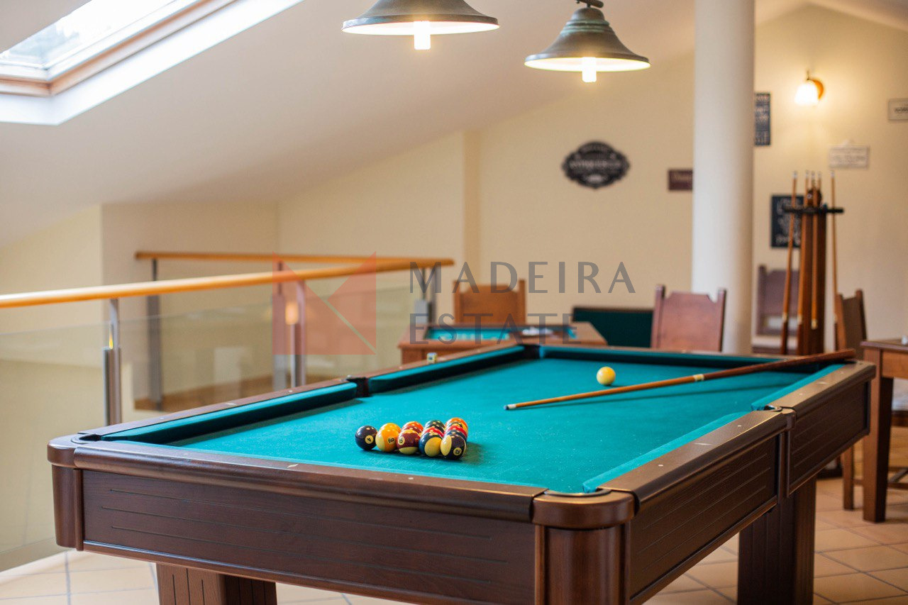 Pool game in a luxury villa for rent in Madeira