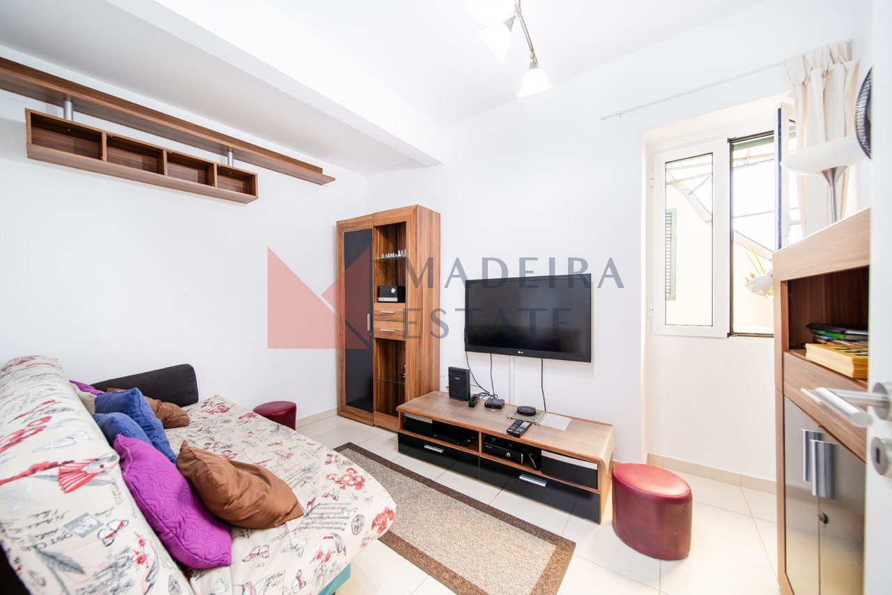 Living room with a sofa, TV, and Xbox, Villa Bela Vista, Funchal, Madeira – short-term rental