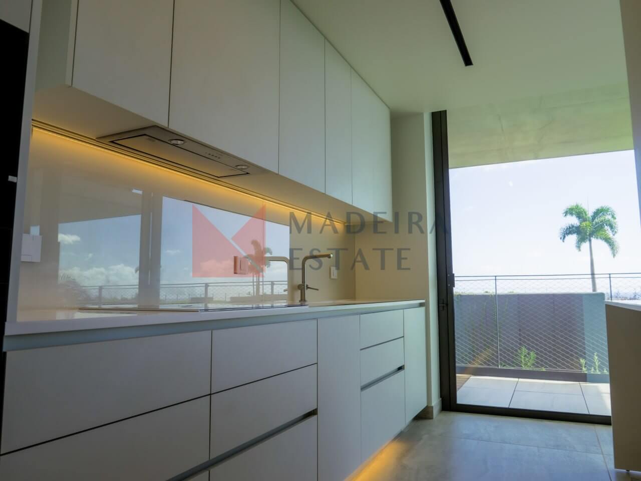 Luxurious One-Bedroom Apartment in Funchal’s Exclusive Residential Complex