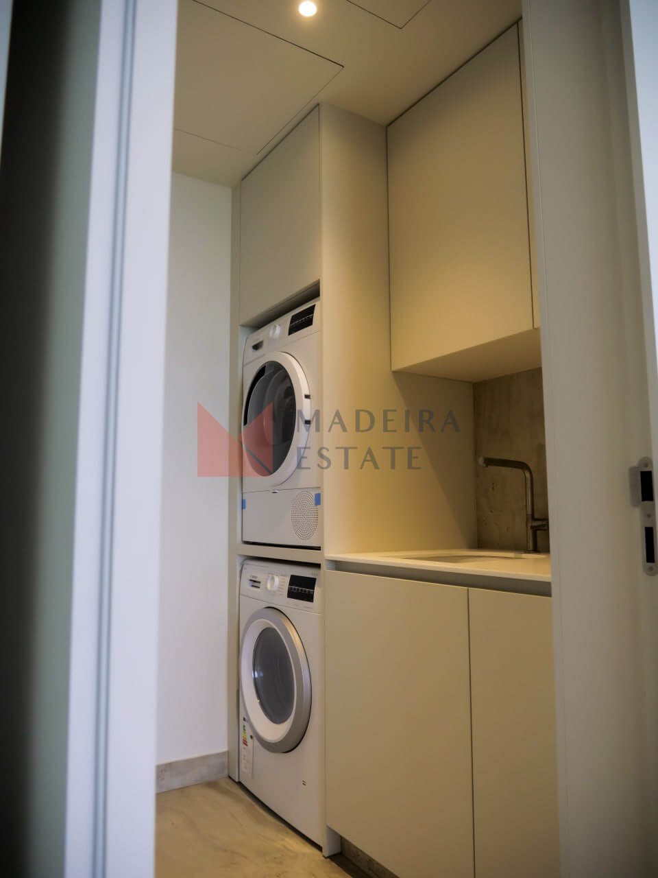 Luxurious One-Bedroom Apartment in Funchal’s Exclusive Residential Complex