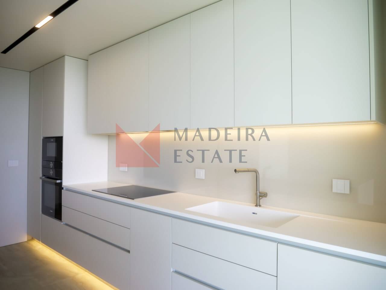 Luxurious One-Bedroom Apartment in Funchal’s Exclusive Residential Complex