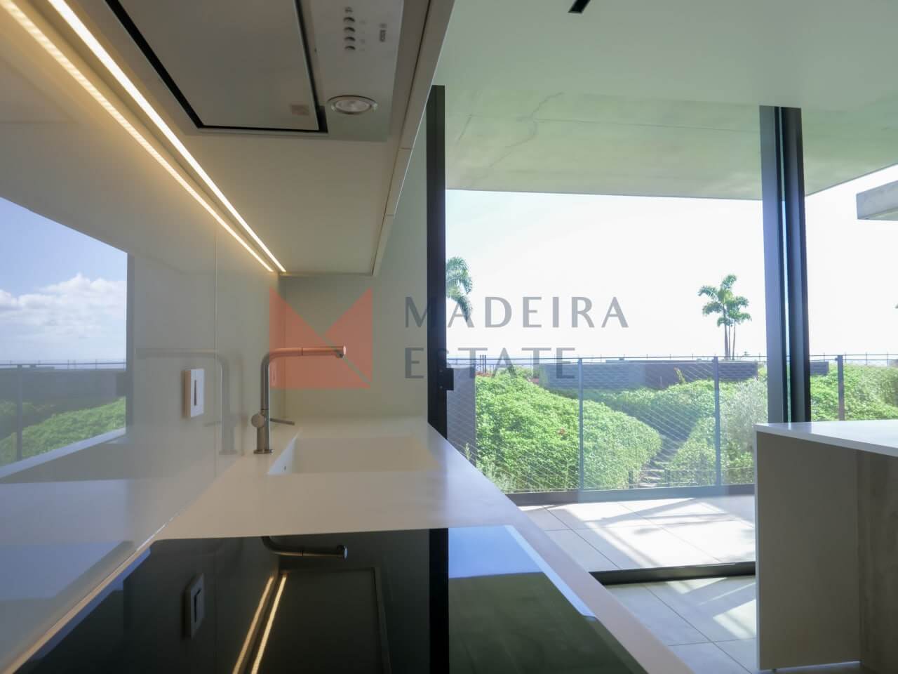Luxurious One-Bedroom Apartment in Funchal’s Exclusive Residential Complex