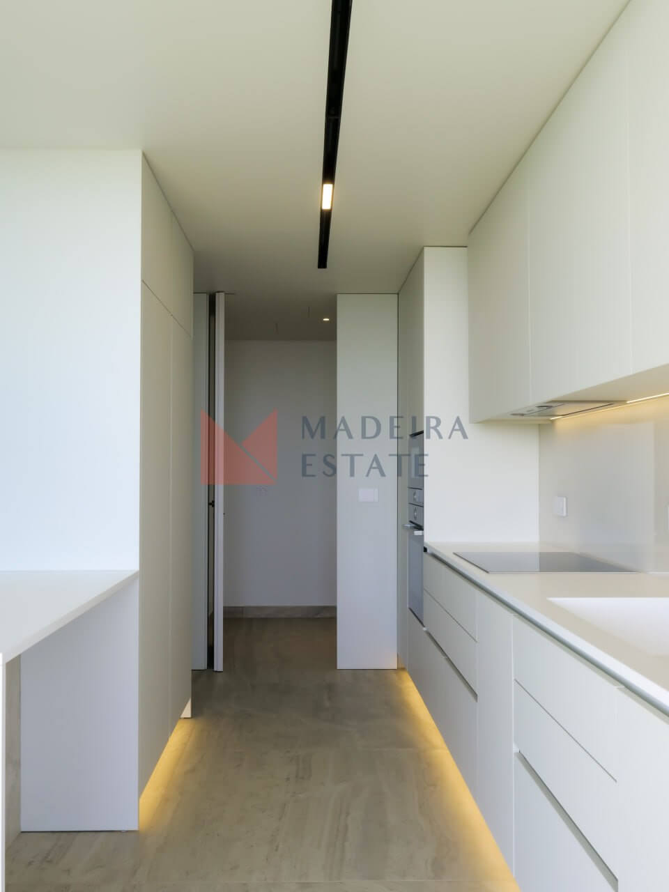Luxurious One-Bedroom Apartment in Funchal’s Exclusive Residential Complex