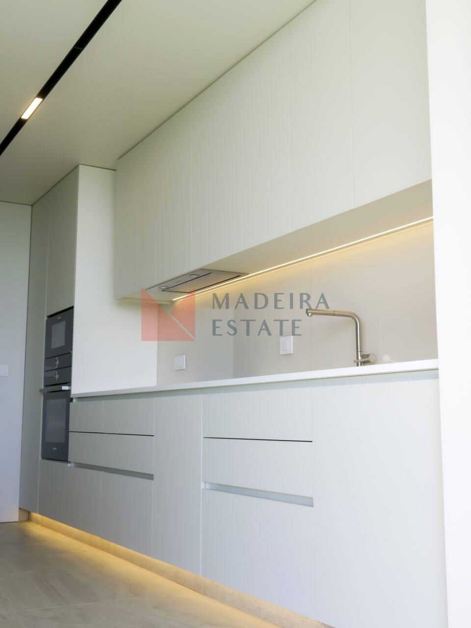 Luxurious One-Bedroom Apartment in Funchal’s Exclusive Residential Complex