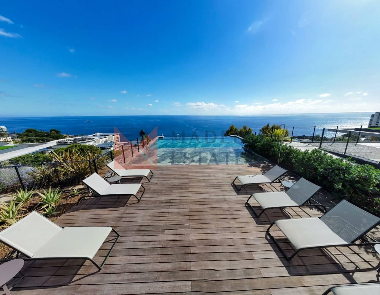 Luxurious One-Bedroom Apartment in Funchal’s Exclusive Residential Complex