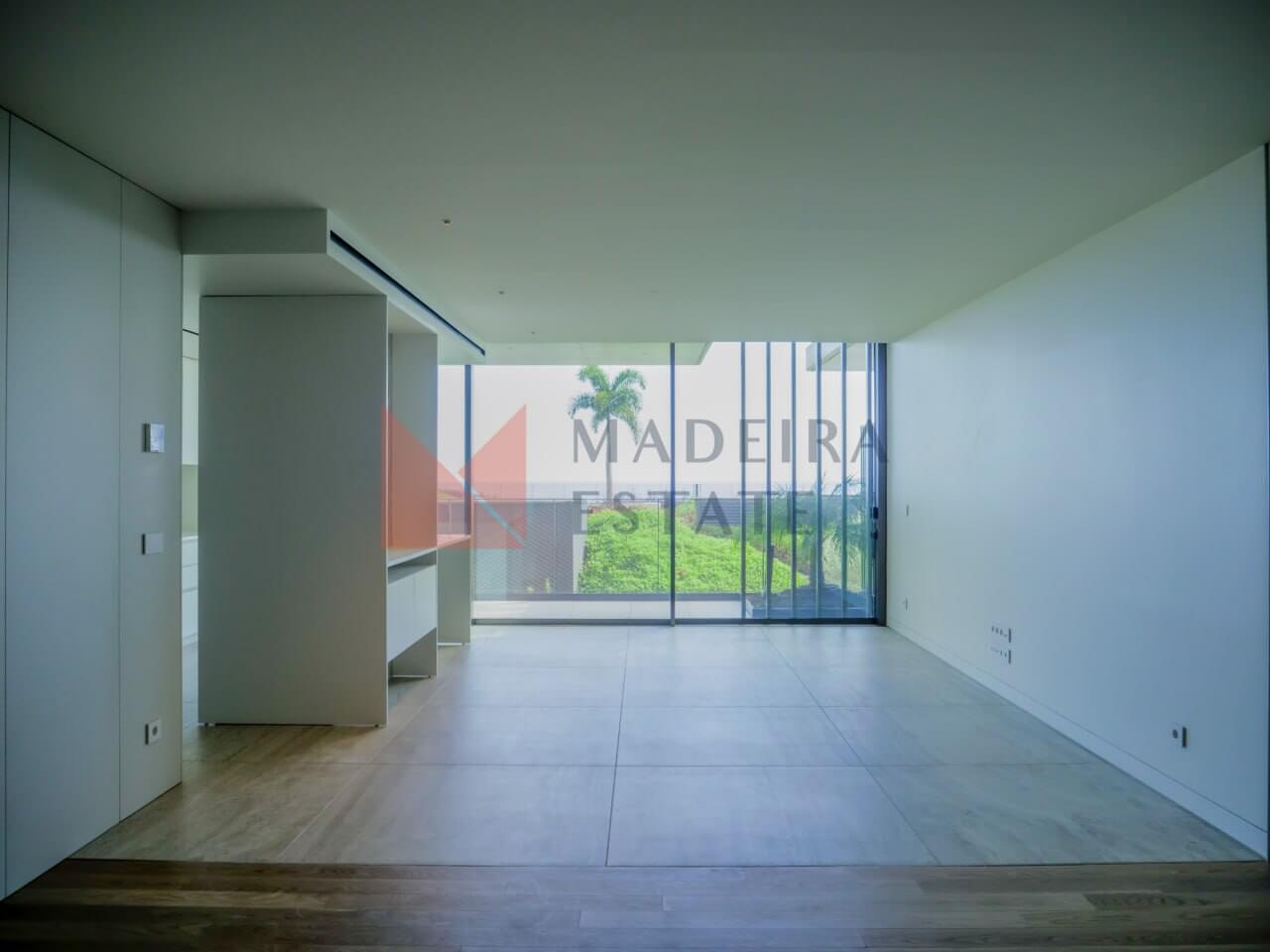 Luxurious One-Bedroom Apartment in Funchal’s Exclusive Residential Complex