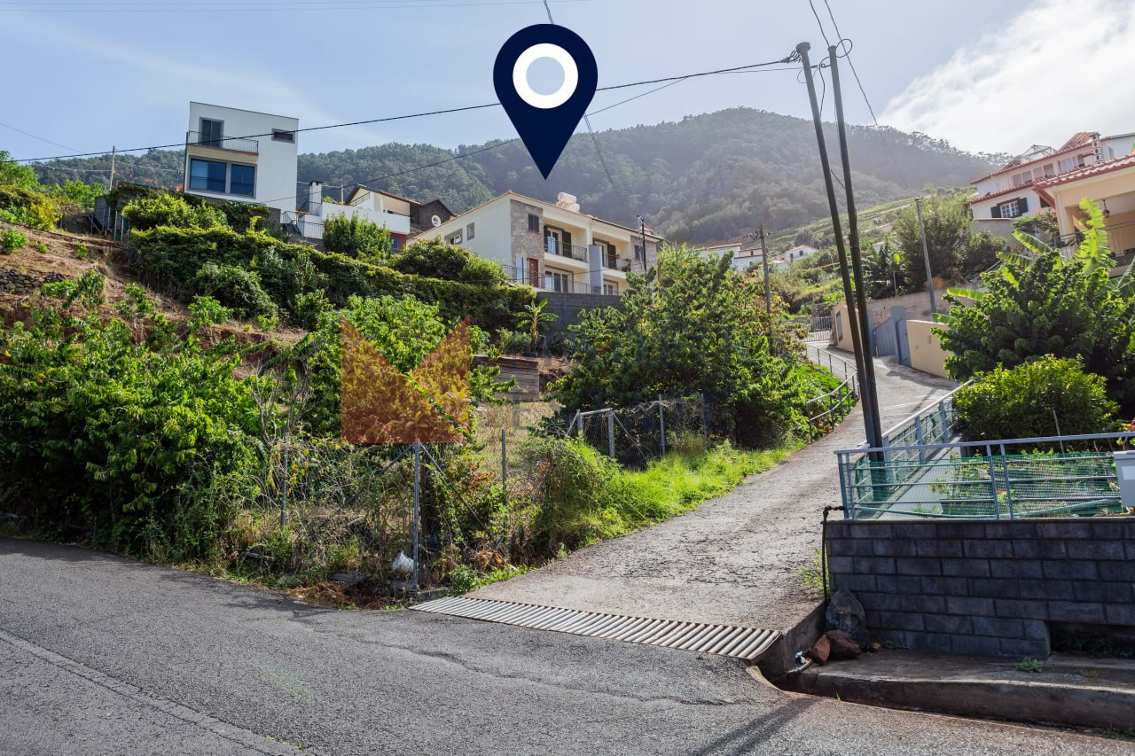 Location of Machico Oasis vacation home, showing surrounding landscape in Madeira