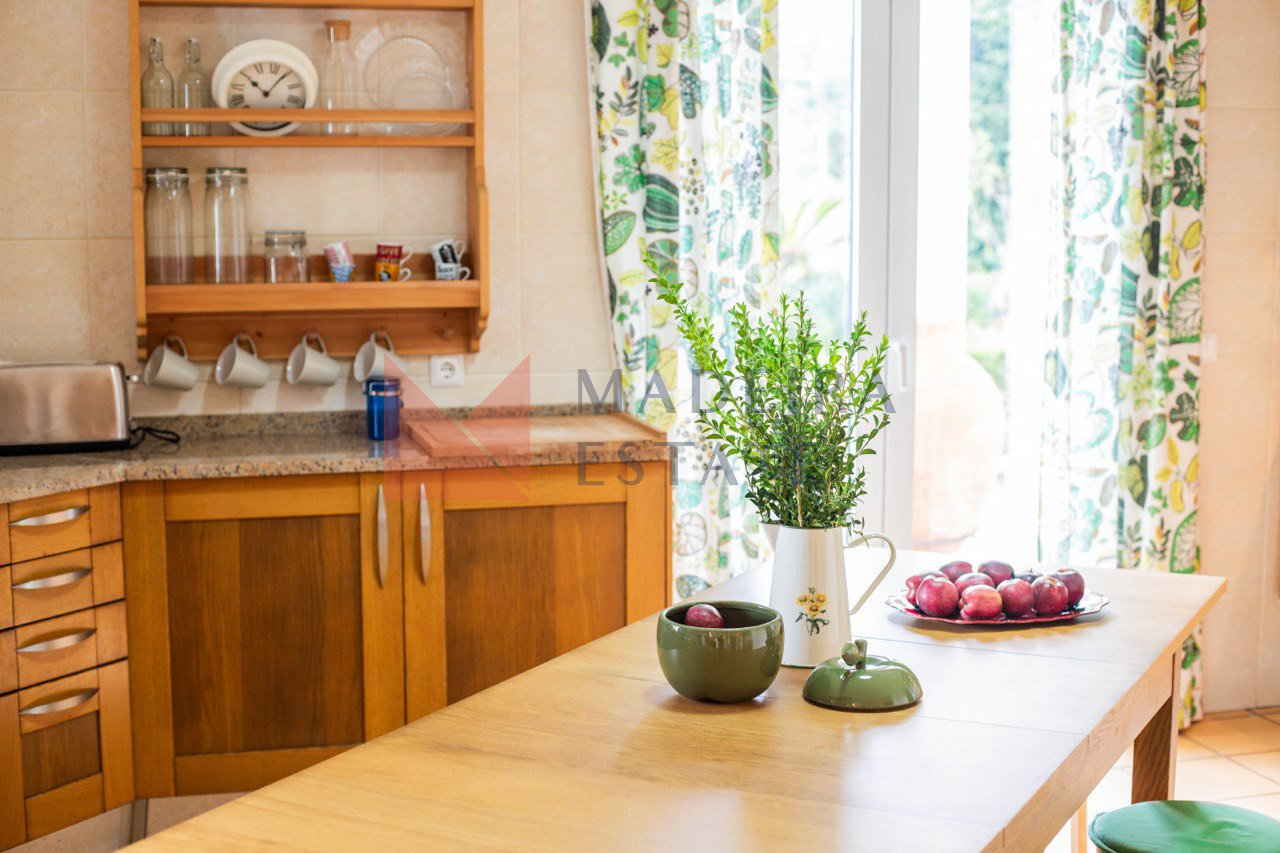 Modern kitchen in a luxury villa for rent in Madeira