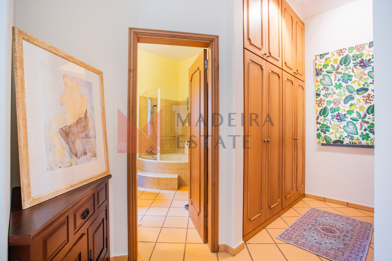 Modern bathroom in a luxury villa for rent in Madeira