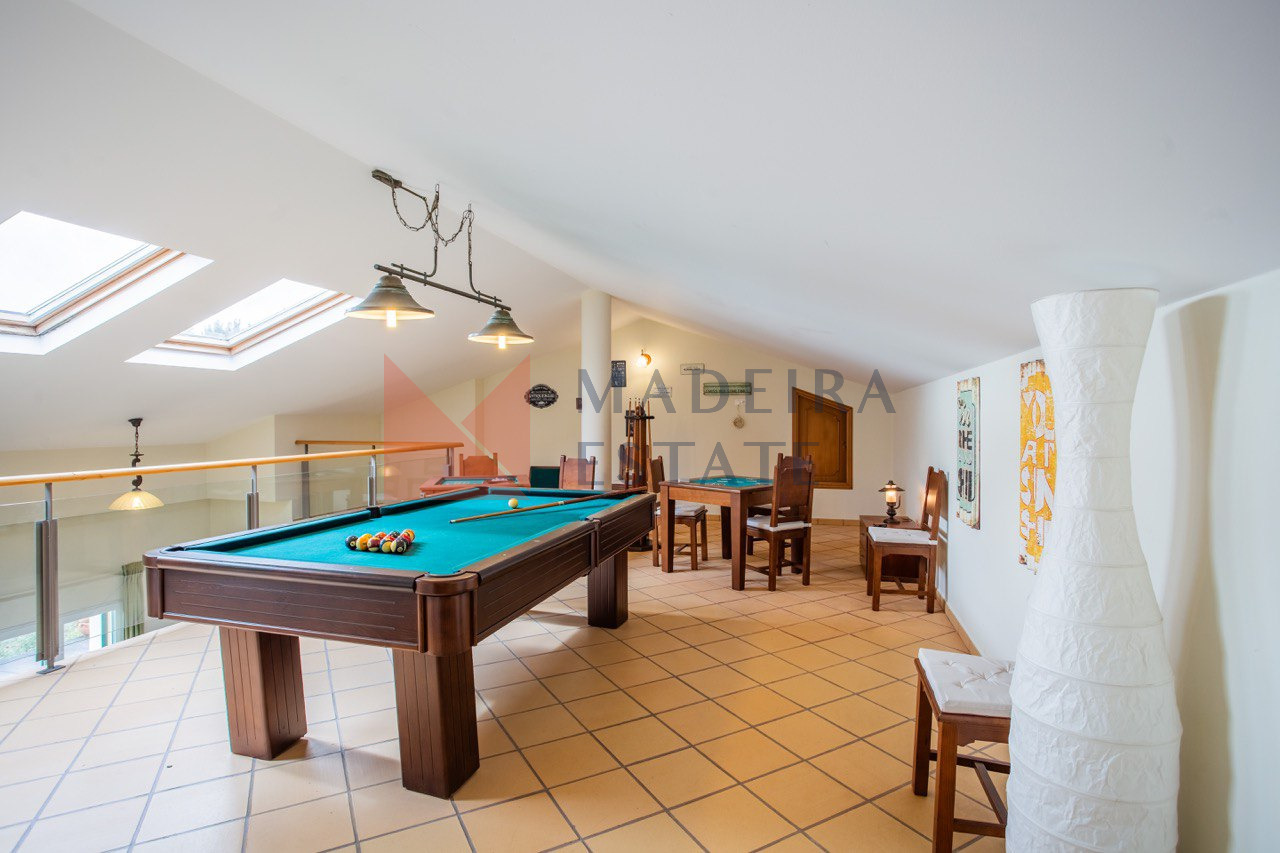 Game room with billiard table and card table in a luxury villa for rent in Madeira