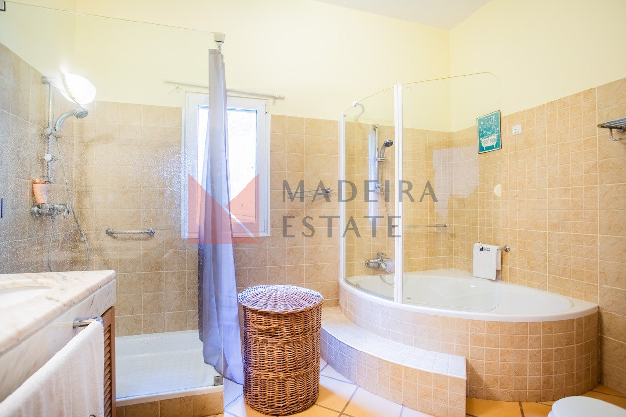 Spacious bathroom with luxury features in a villa for rent in Madeira