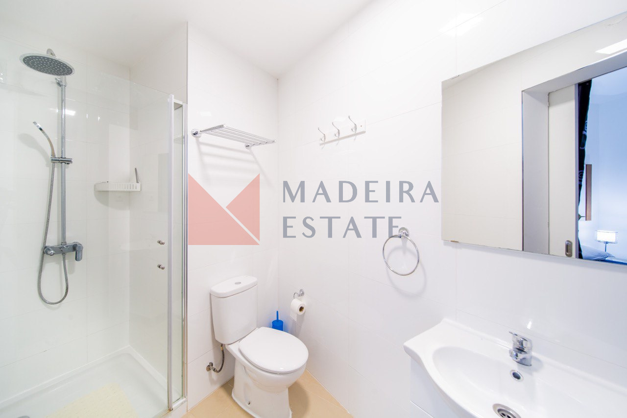 Bathroom with a shower, Villa Bela Vista, Funchal, Madeira