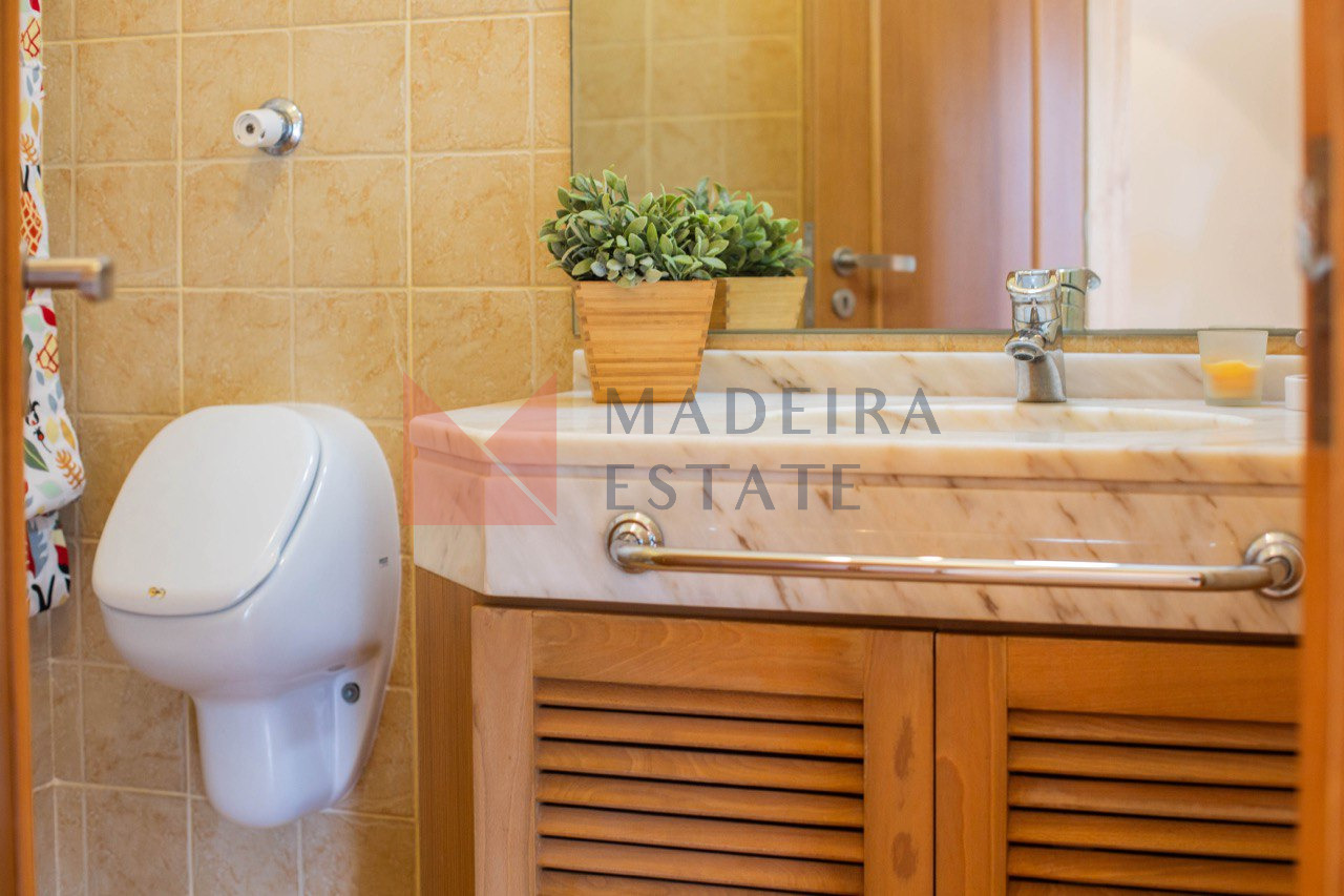 Modern bathroom in a luxury villa for rent in Madeira