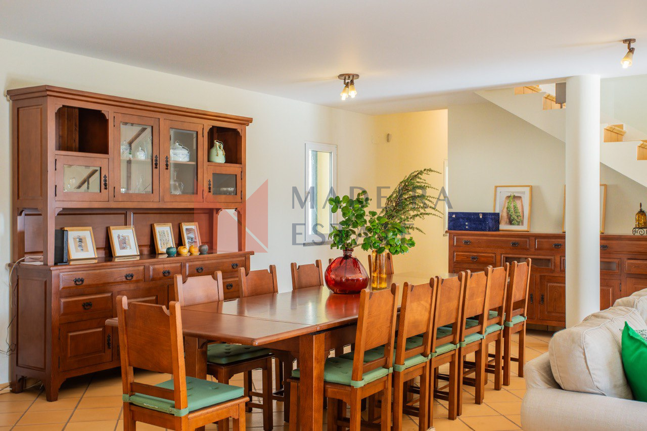 Dining table for 10 people in a luxurious villa for rent in Madeira