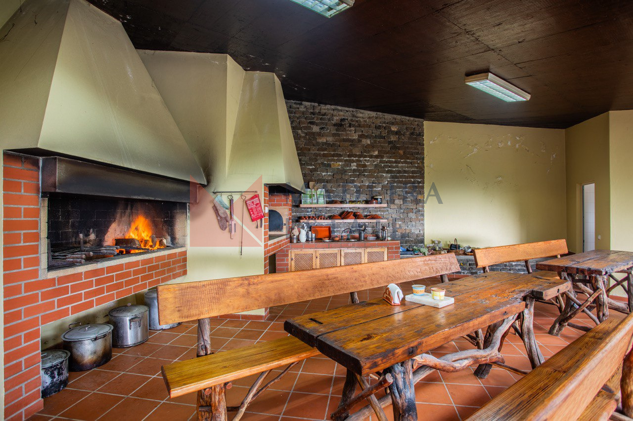 Outdoor barbecue area in a luxury villa for rent in Madeira