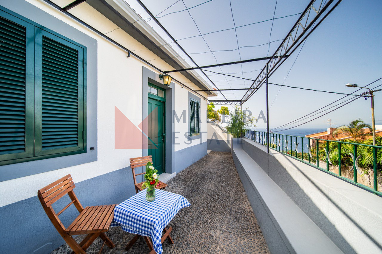 Terrace with a table and ocean view, Villa Bela Vista, Funchal, Madeira – short-term rental