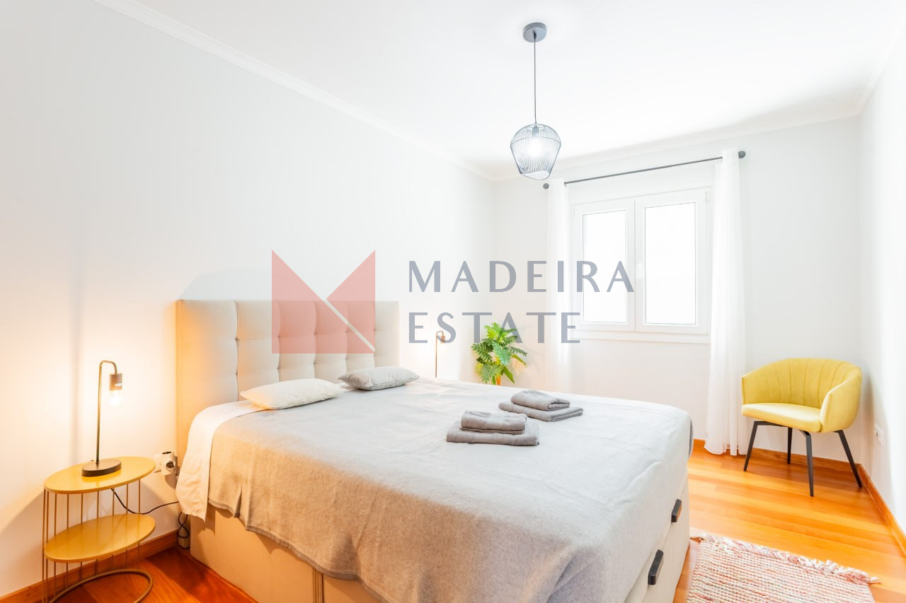 Second bedroom in vacation rental home in Madeira with cozy decor and comfortable bed