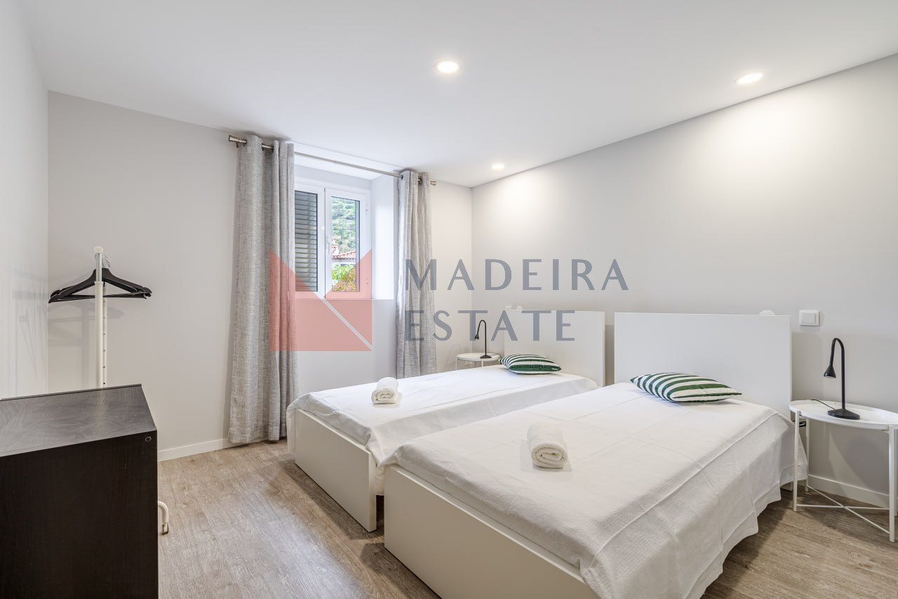 Second bedroom with two single beds at JMF House, São Vicente, Madeira