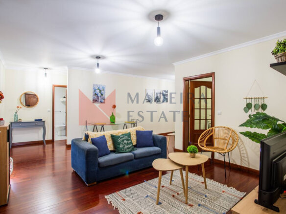 Cozy living room with comfortable seating, perfect for short-term rental stays in Funchal