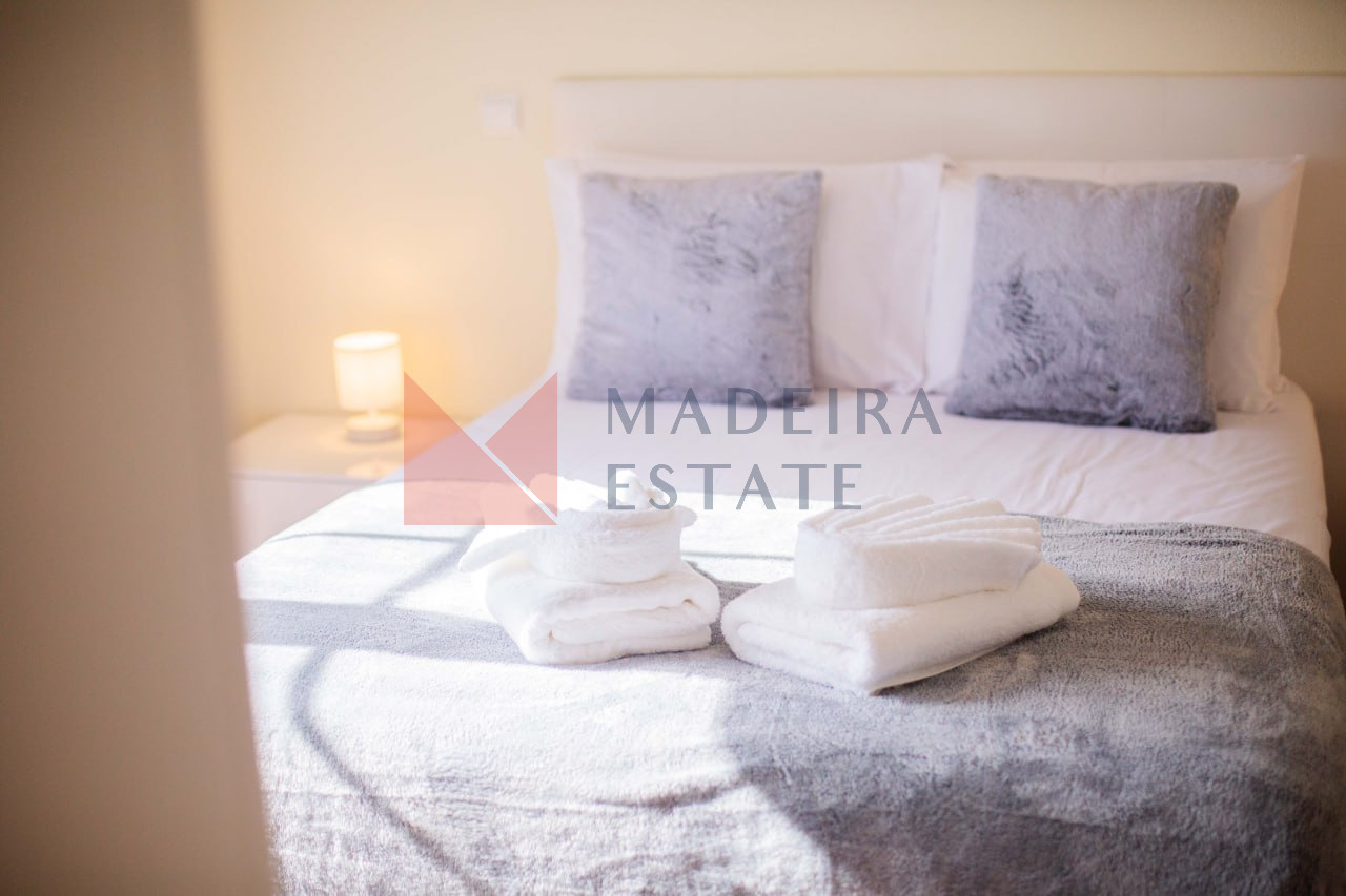 Cozy Double Bed – Casa Terra da Vinha Comfortable double bed at Casa Terra da Vinha, a short-term rental in Madeira