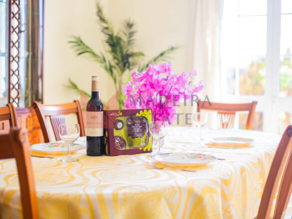 Beautifully set dining table for 6 guests at Casa Terra da Vinha, Madeira