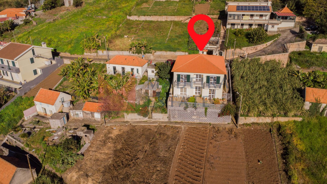 Casa Terra da Vinha – Aerial View of the Property Aerial view of Casa Terra da Vinha, a holiday rental home in Madeira