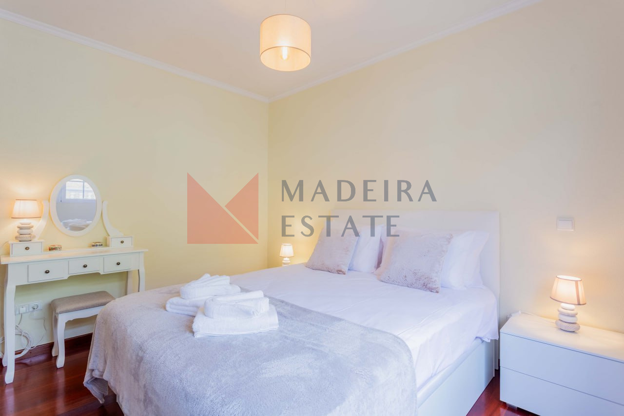 Elegant Bedroom with Nightstands & Dressing Table – Casa Terra da Vinha Cozy bedroom with nightstands and dressing table at Casa Terra da Vinha, Madeira rental home