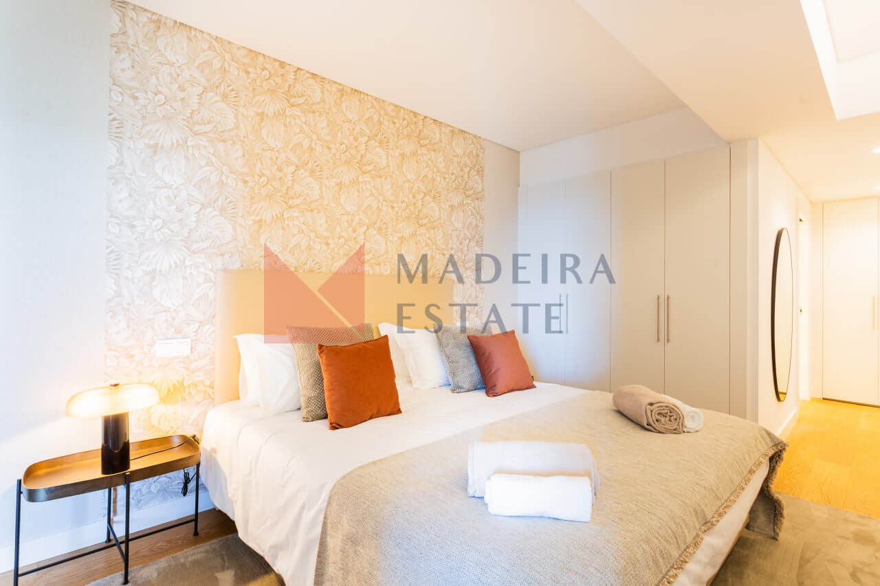 Comfortable double bedroom in short-term rental apartment in Funchal