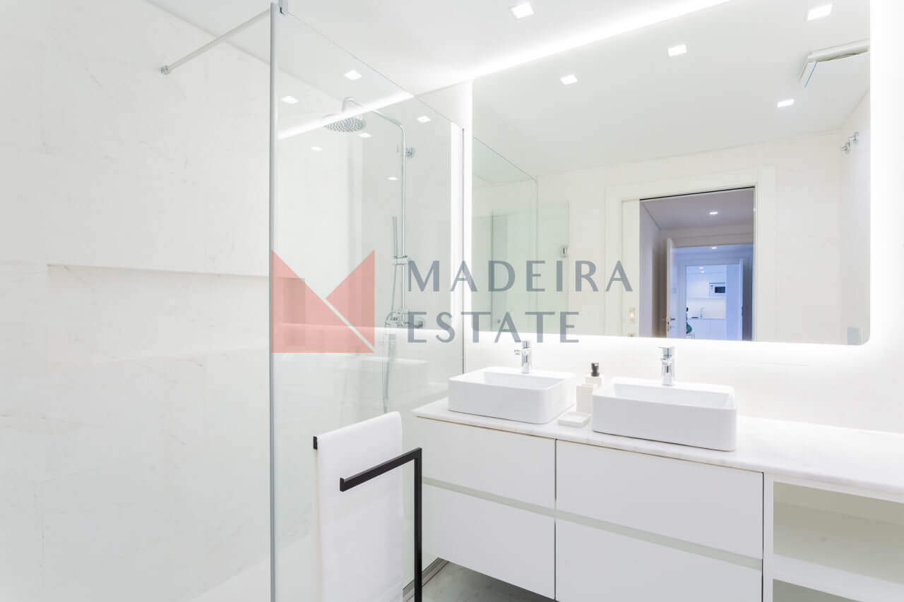 Modern bathroom in short-term rental apartment in Funchal