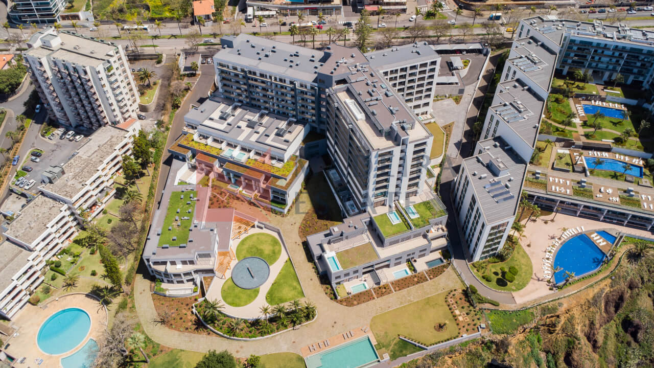 Building housing Satoshi Ocean View apartments in Funchal, Madeira