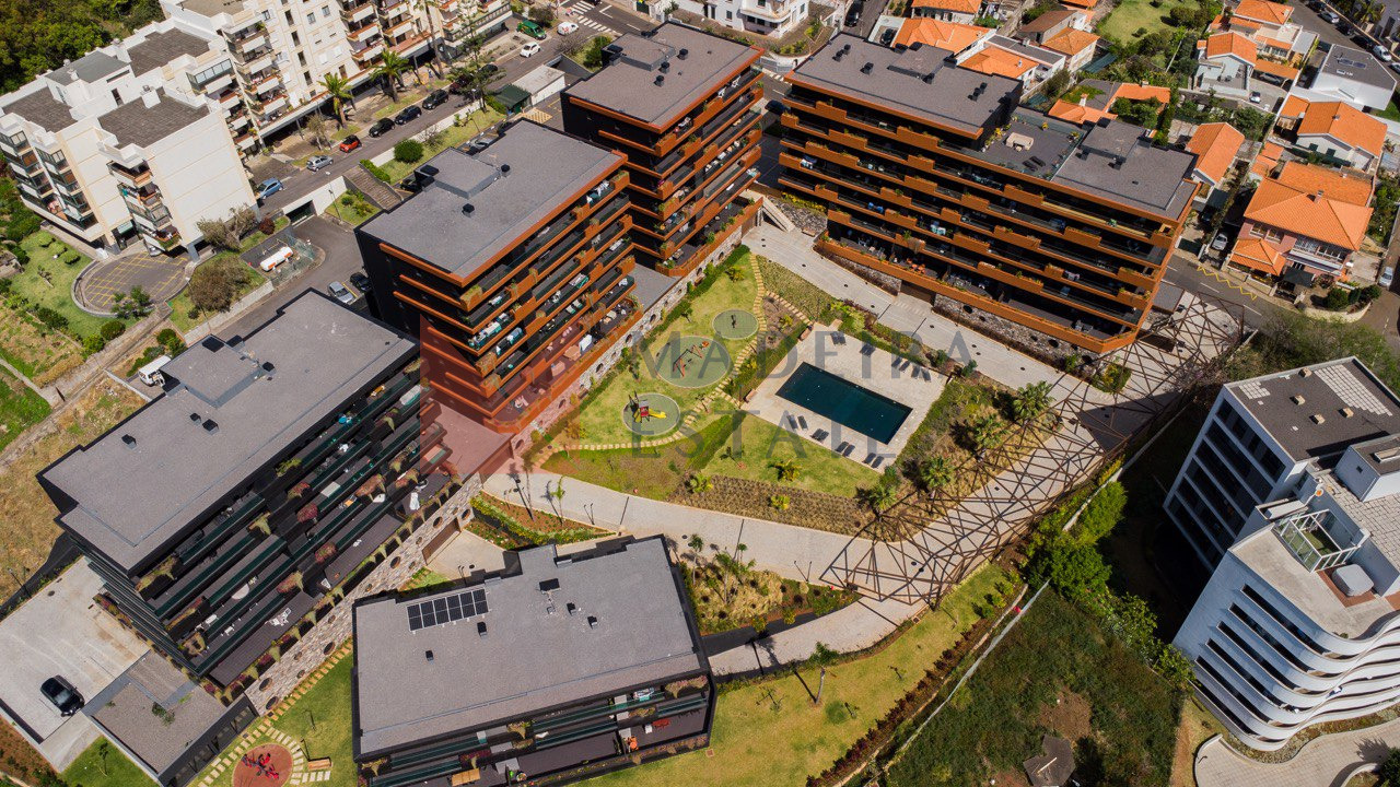 Horizon Funchal apartment building with outdoor area and parking Holiday apartment building with garden and parking in Funchal, Madeira