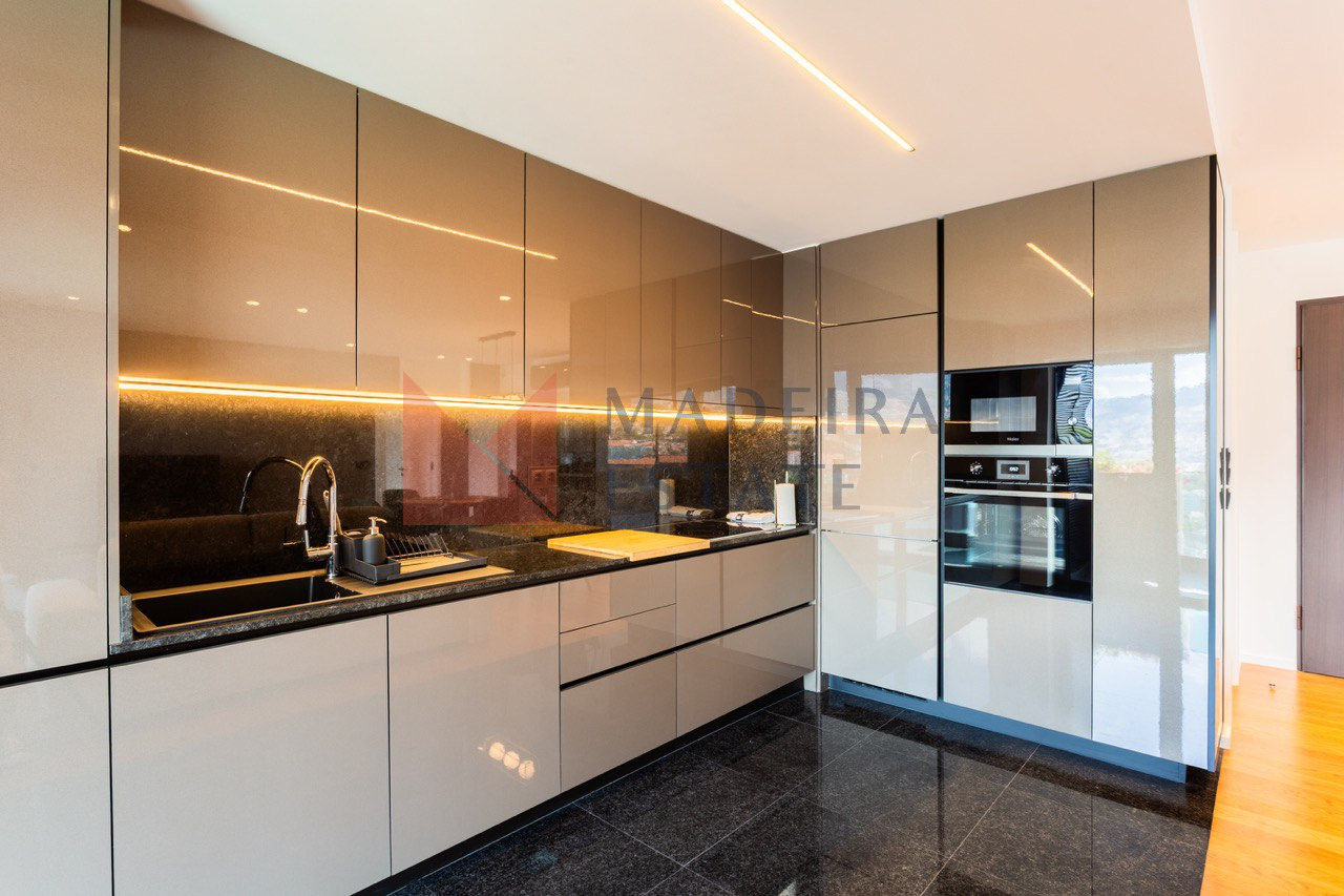 Stylish and fully equipped kitchen – Horizon Funchal apartment Fully equipped modern kitchen in holiday apartment in Madeira