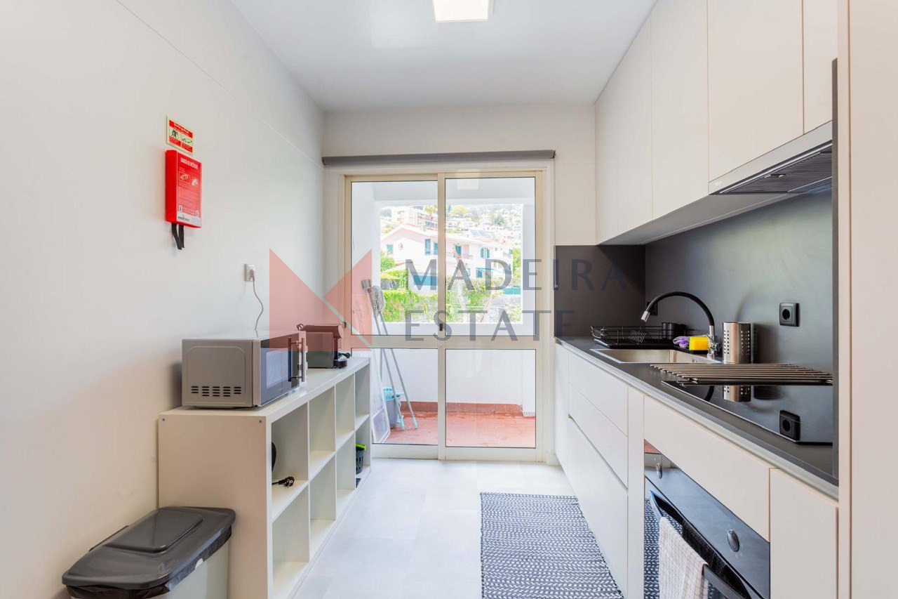 Fully Equipped Kitchen with Balcony – JMF Apartment, Funchal, Madeira Modern fully equipped kitchen with balcony access – JMF Apartment, Madeira holiday rental