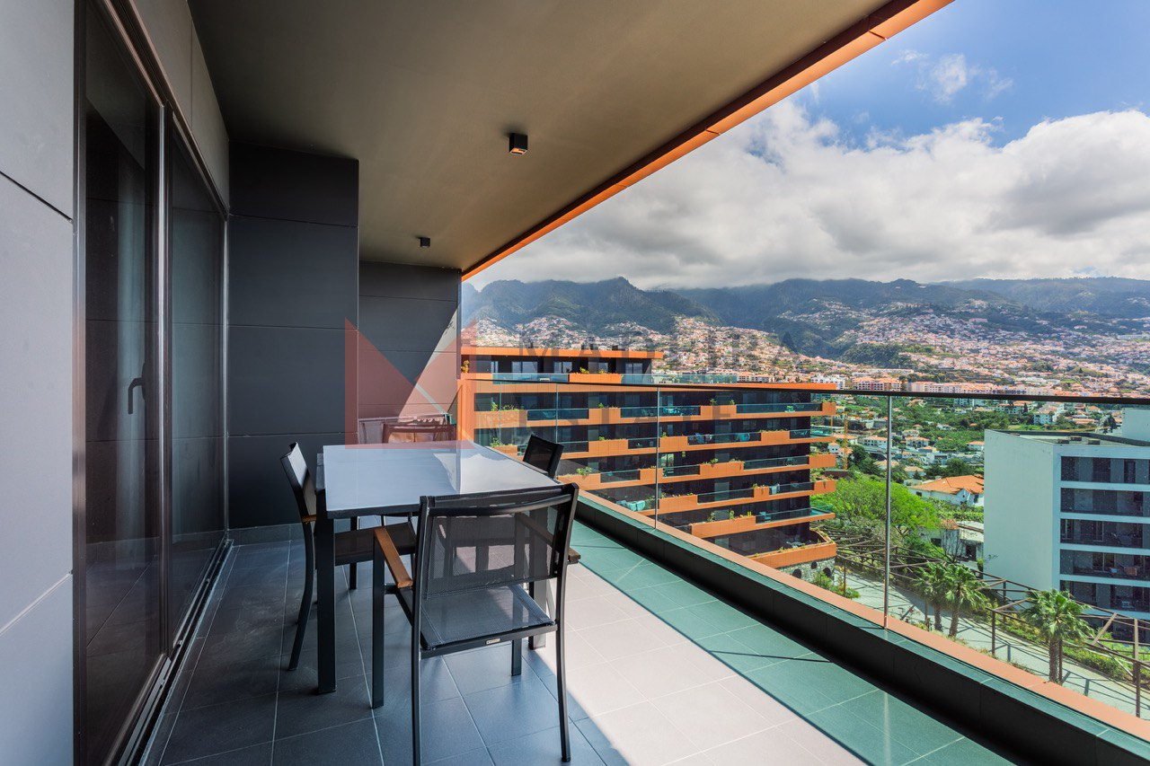 Cozy private balcony with ocean view – Horizon Funchal Private balcony in holiday apartment in Madeira with sea view