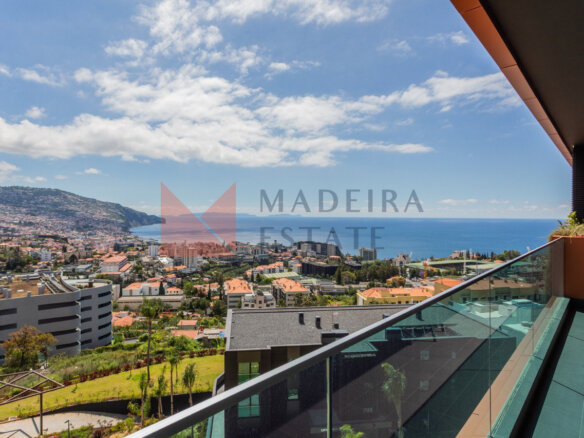 Holiday apartment in Madeira with ocean view from private balcony