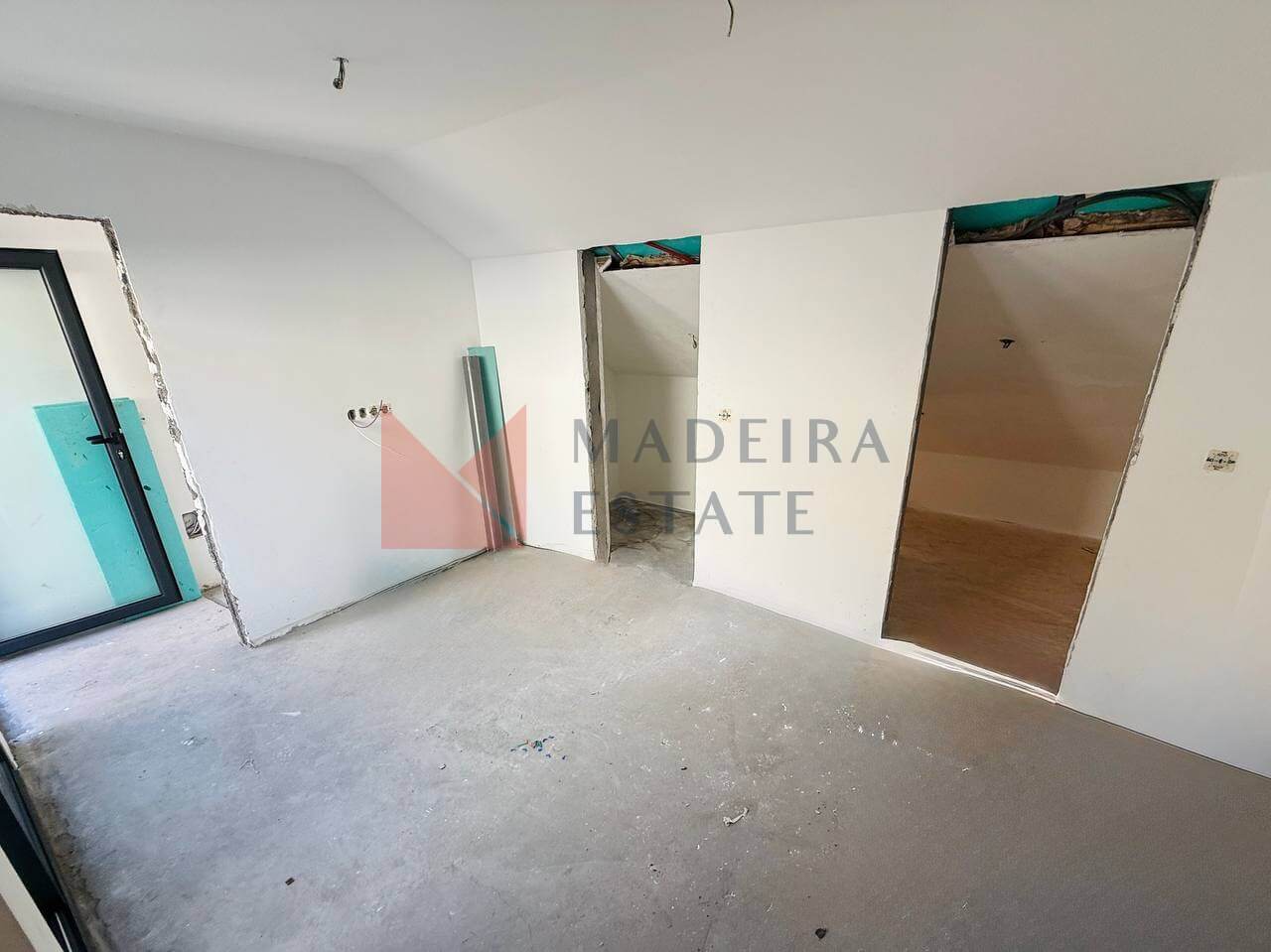 New T2 House for Sale in Funchal – Almost Ready to Move In