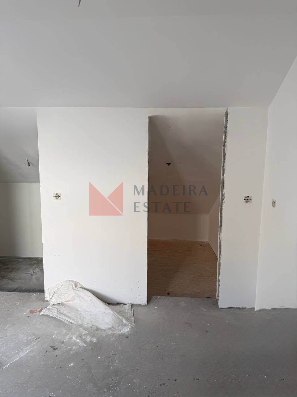 New T2 House for Sale in Funchal – Almost Ready to Move In