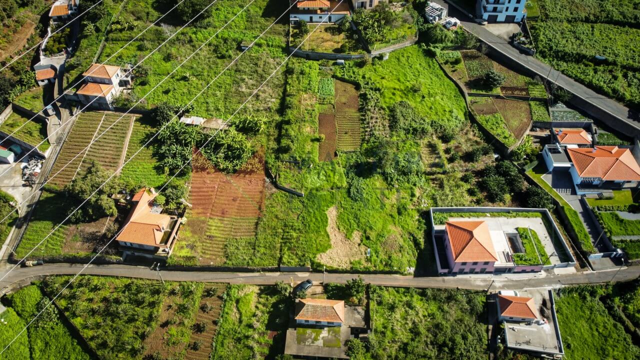 Plot of land for sale with a Gemini House project in Campanário.